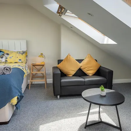 Stylish Urban Retreat- Fast Wifi & Private Ensuite Бристоль