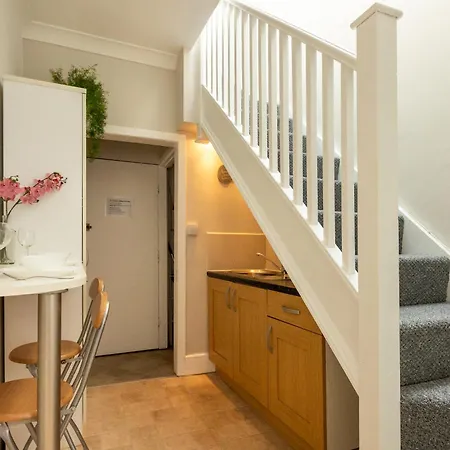 Lejlighed Stylish Urban Retreat- Fast Wifi & Private Ensuite *