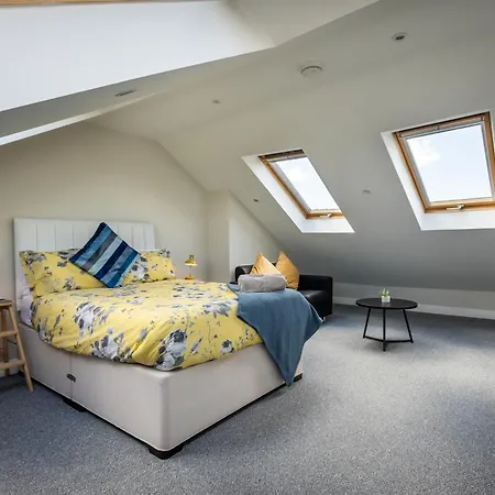 Stylish Urban Retreat- Fast Wifi & Private Ensuite Lägenhet Bristol