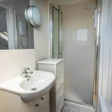 Stylish Urban Retreat- Fast Wifi & Private Ensuite *