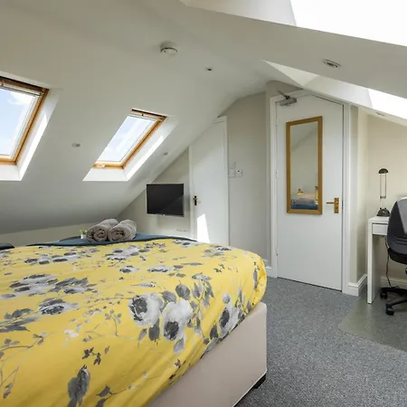Lejlighed Stylish Urban Retreat- Fast Wifi & Private Ensuite