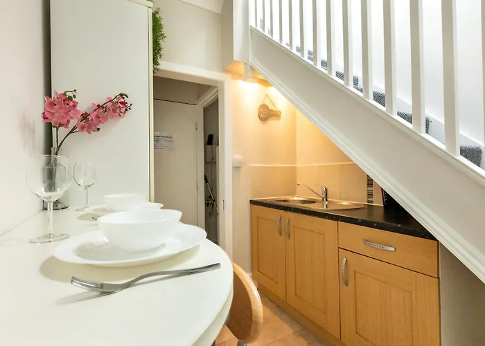 Stylish Urban Retreat- Fast Wifi & Private Ensuite דירה בריסטול