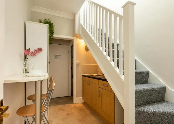 דירה Stylish Urban Retreat- Fast Wifi & Private Ensuite *