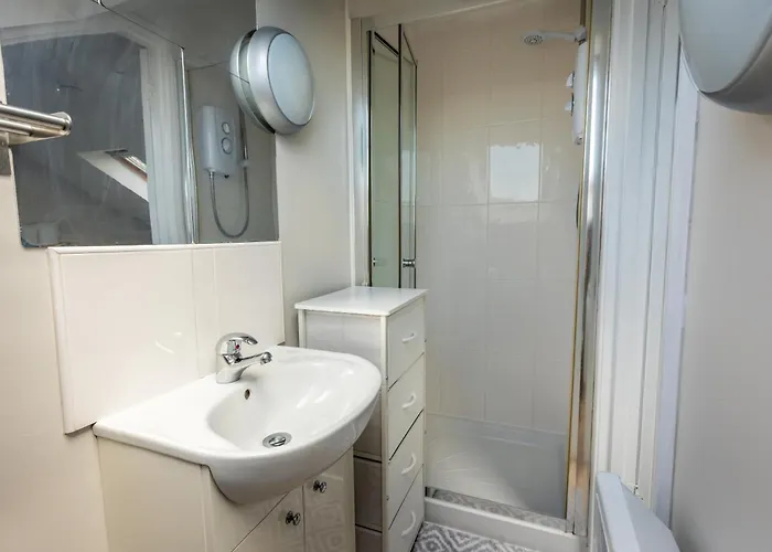 Stylish Urban Retreat- Fast Wifi & Private Ensuite *