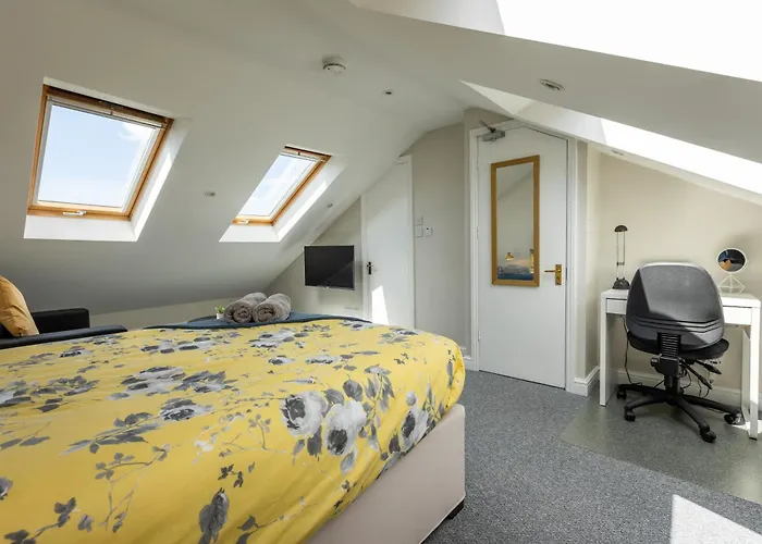 דירה Stylish Urban Retreat- Fast Wifi & Private Ensuite