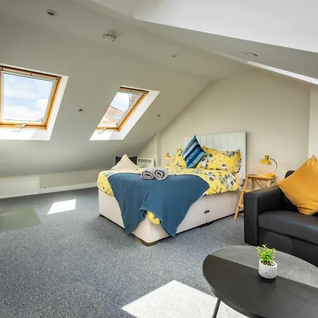 Stylish Urban Retreat- Fast Wifi & Private Ensuite *