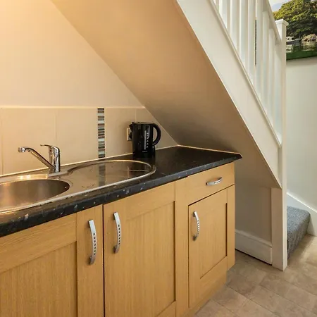 Stylish Urban Retreat- Fast Wifi & Private Ensuite Bristol